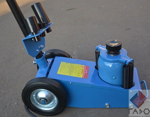 Домкрат грузовой подкатной пневмогидравлический 22т 1600-6 Домкрат грузовой подкатной пневмогидравлический 22т 1600-6