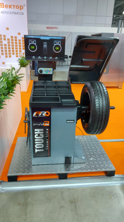 Стенд балансировочный модель iPRO BM2
